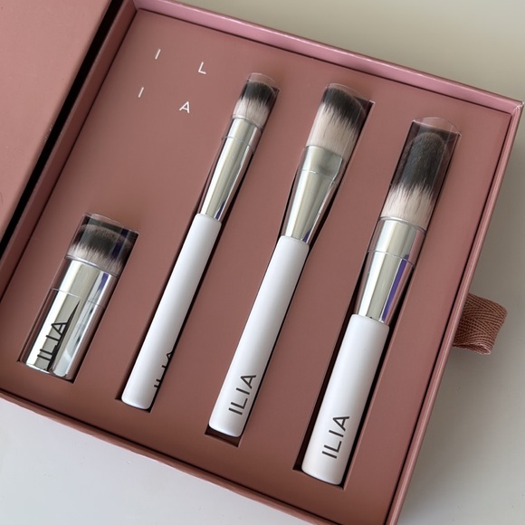 ILIA Brush Collection in Elegant Pink Box - NEW - Picture 2 of 4